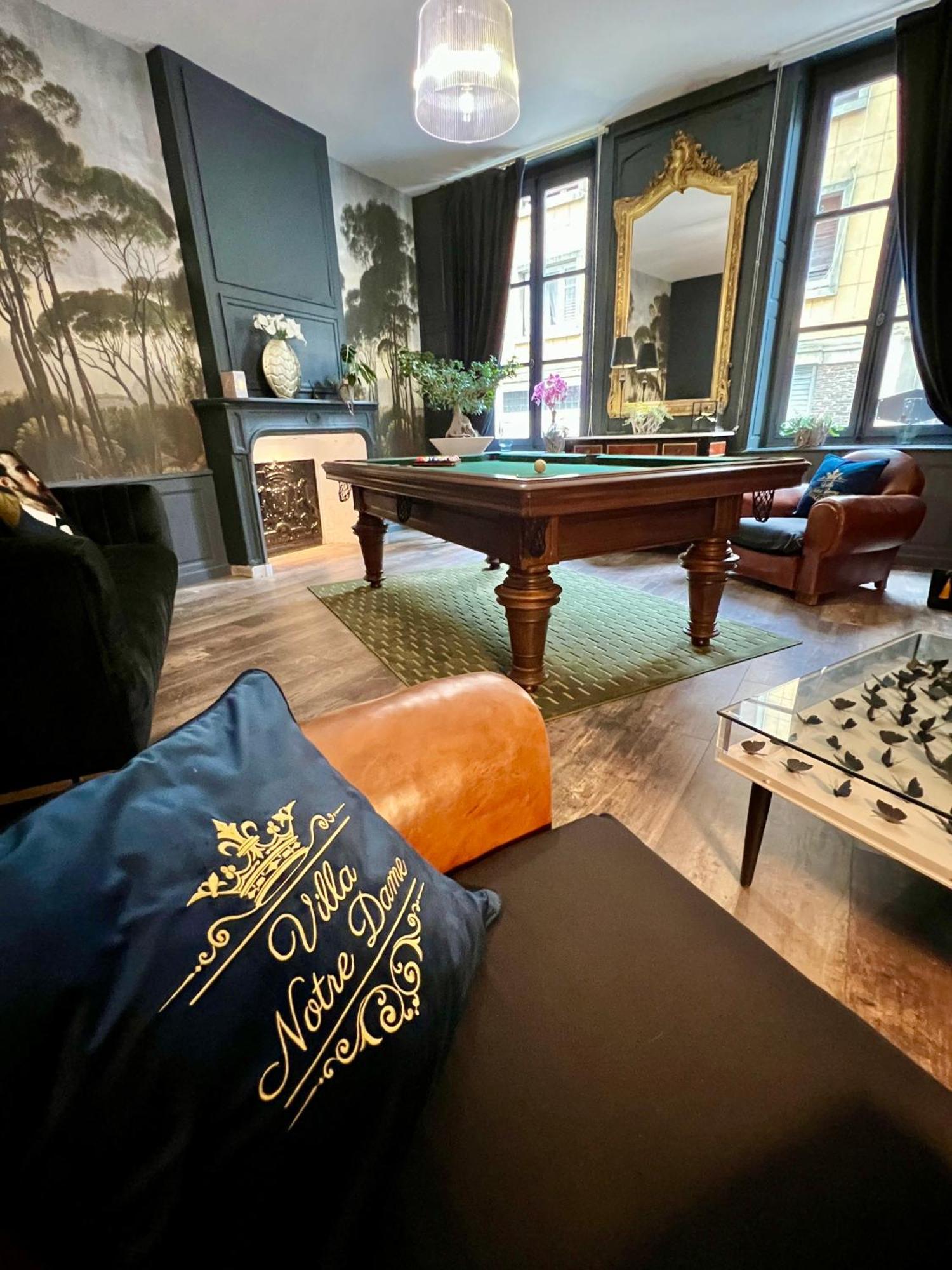 La Suite De Notre Dame Au Pied Du Chateau Fort Sedan Bagian luar foto