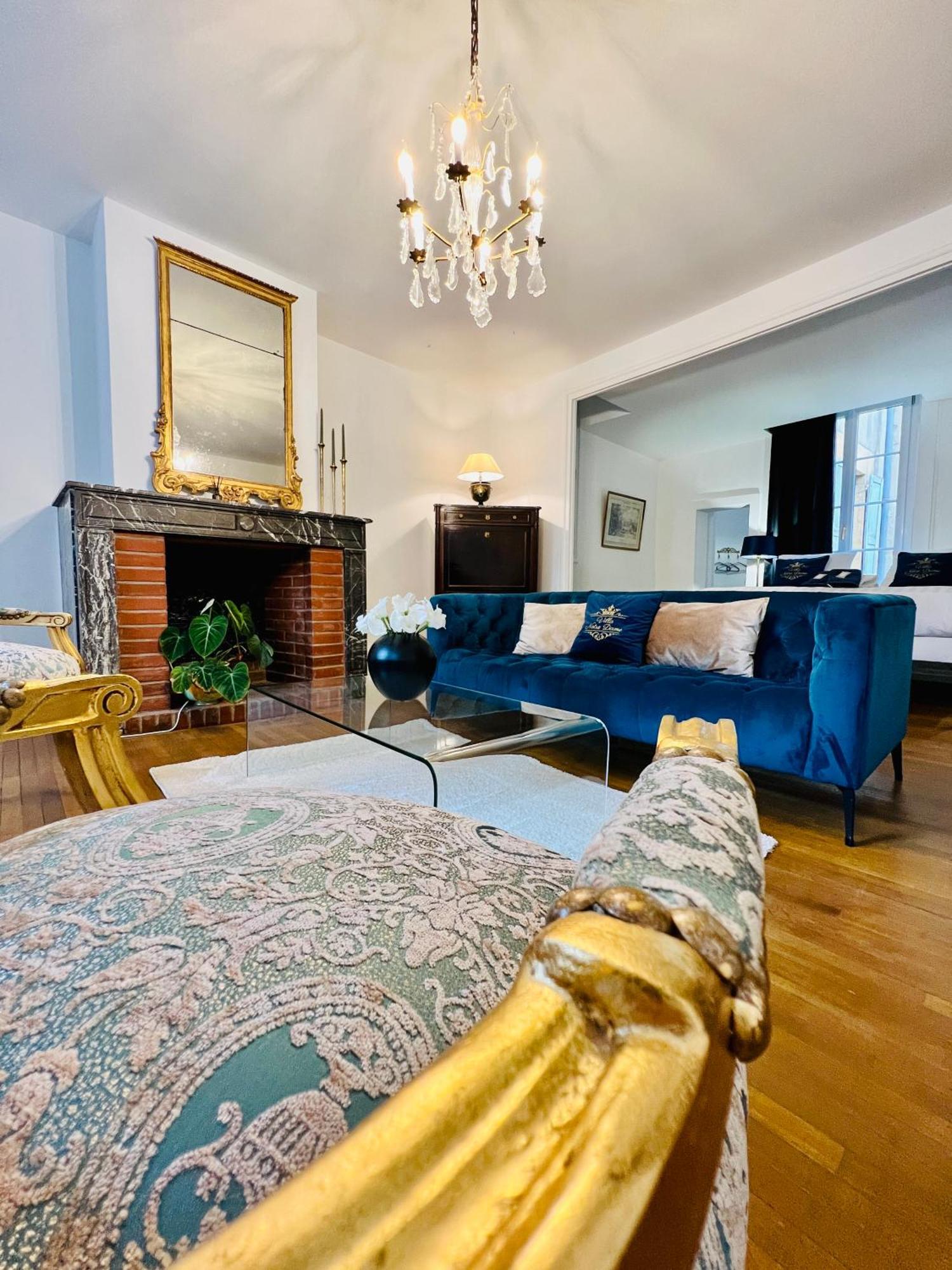 La Suite De Notre Dame Au Pied Du Chateau Fort Sedan Bagian luar foto