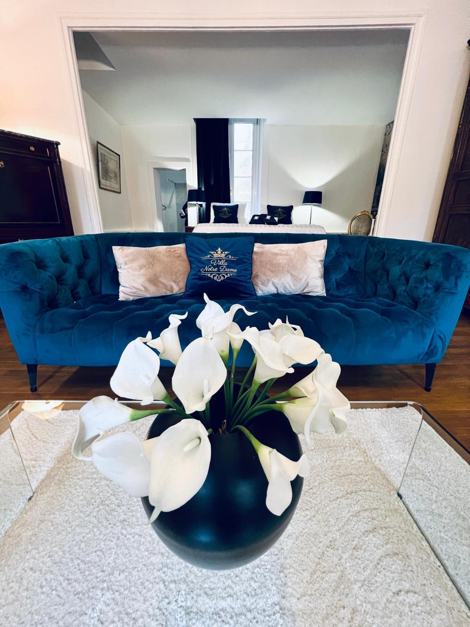 La Suite De Notre Dame Au Pied Du Chateau Fort Sedan Bagian luar foto