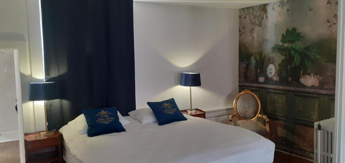 La Suite De Notre Dame Au Pied Du Chateau Fort Sedan Bagian luar foto